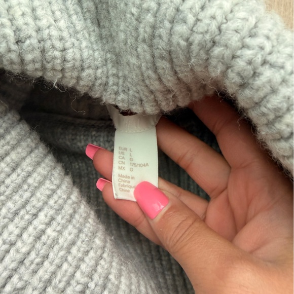 H&M oversized turtleneck sweater - Picture 2 of 2